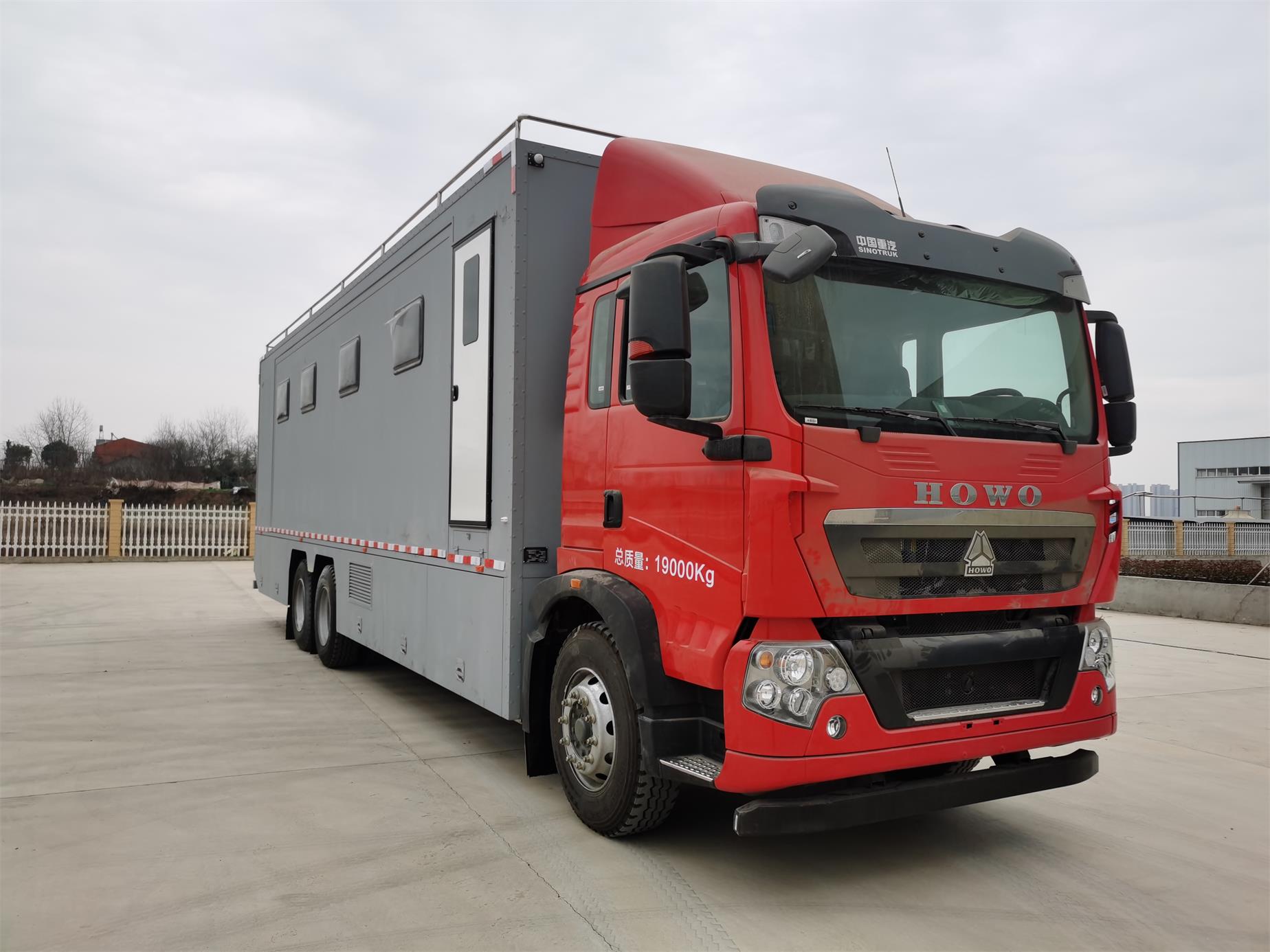 领鹿特种车辆取得多车